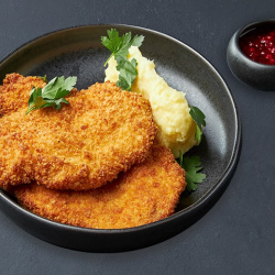 Šnicelis su skrudintom bulvytėm