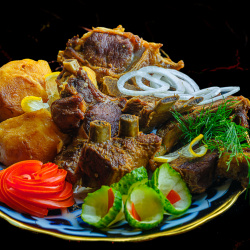 Uzbekiškas kazan kebab su bulvėmis
